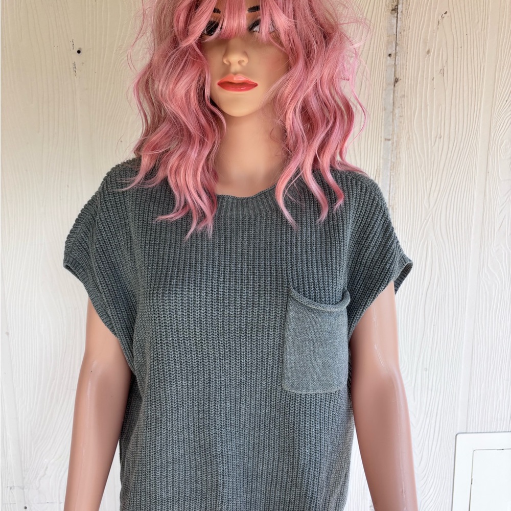 Lillusory grey sweater vest breast pocket